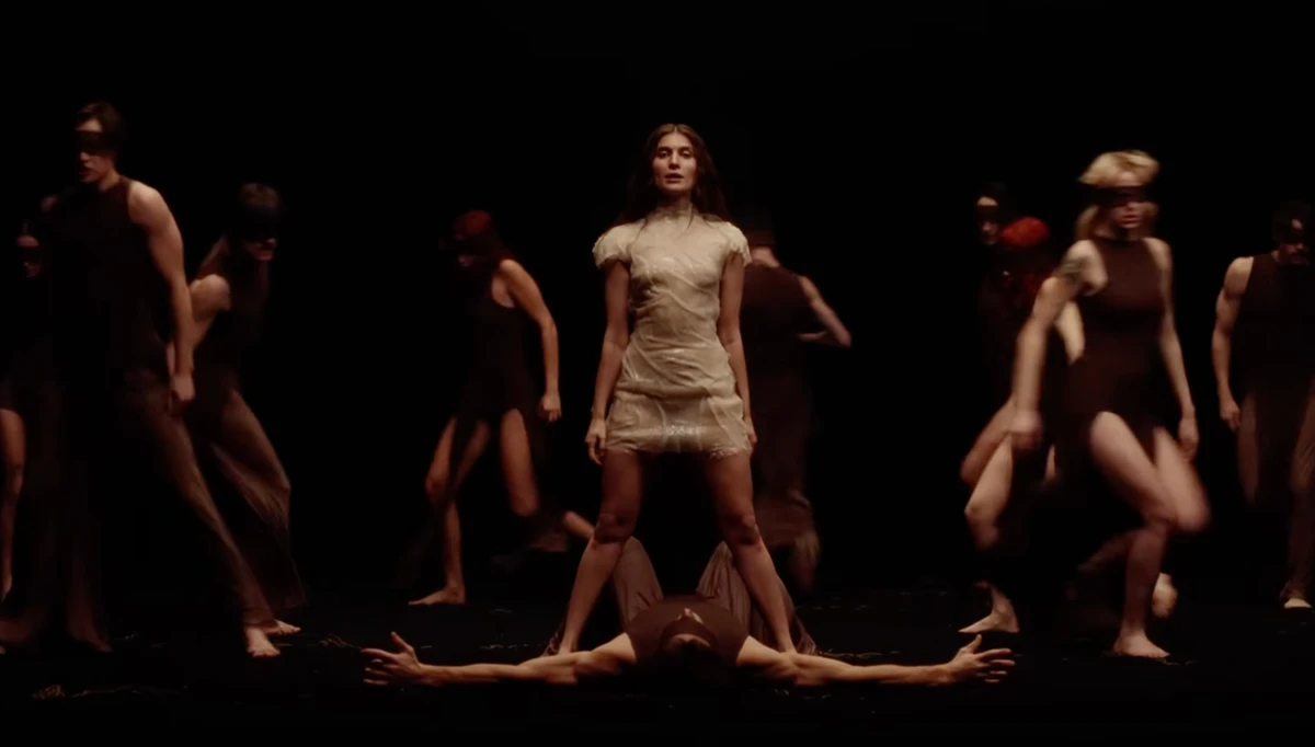 Jerry Heil вдала з себе богиню в епічному кліпі для Євробачення