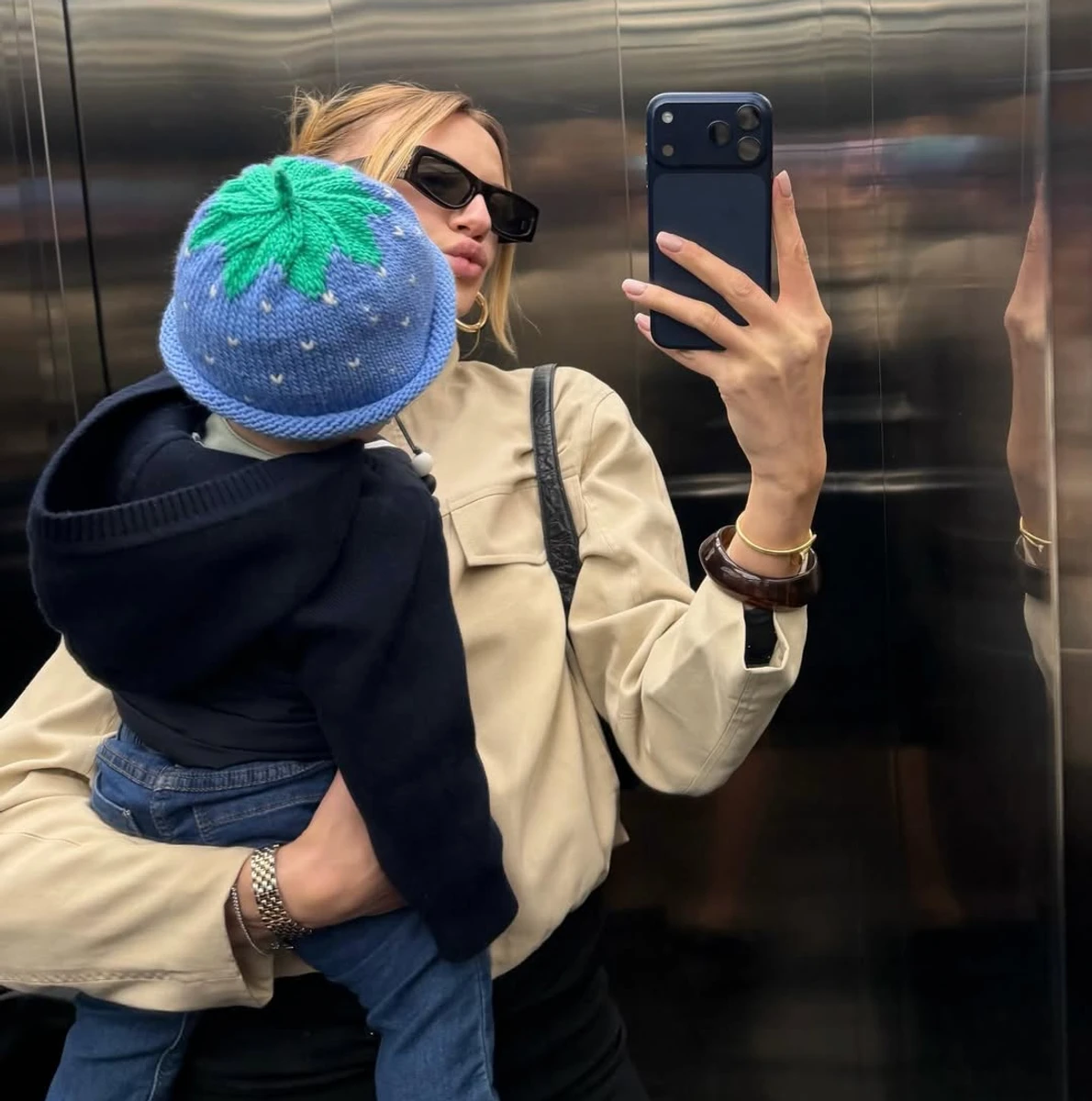 Леся Нікітюк замилувала фото з сином у шапці-ягідці