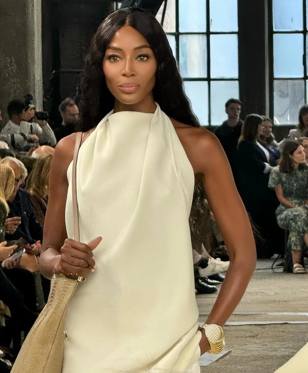 Наомі Кемпбелл на подіумі