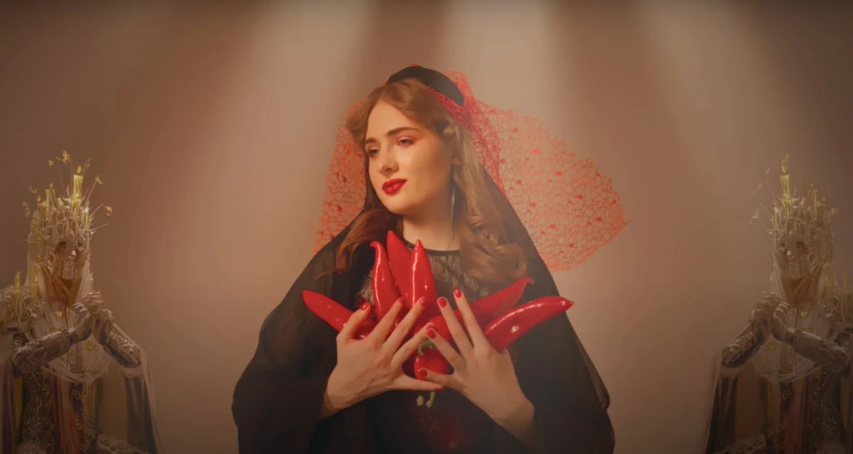 Геля Зозуля у новому кліпі заспівала про шалене кохання