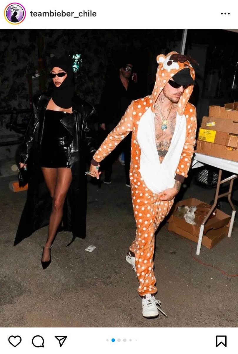 До речі, як в образі Джастіна, так і в образі Хейлі є окуляри