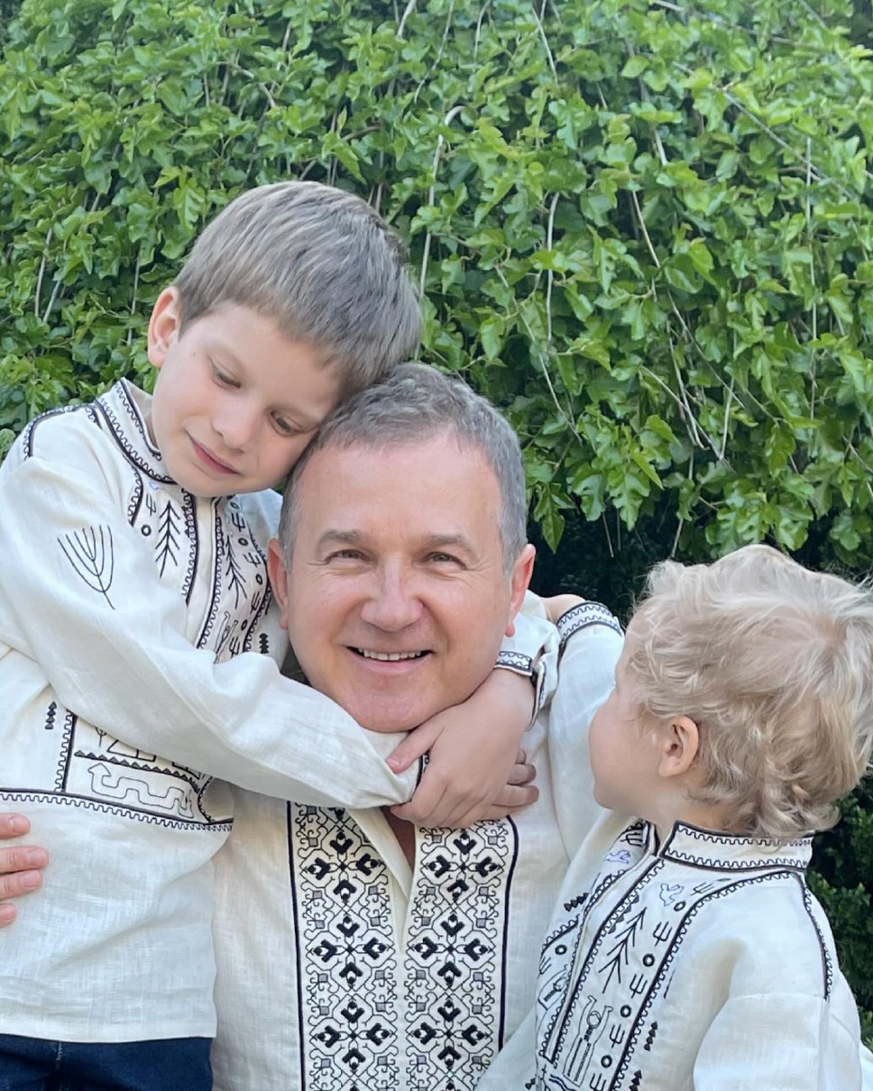 Разом з батьком українців вітають і сини, Данило та Іван