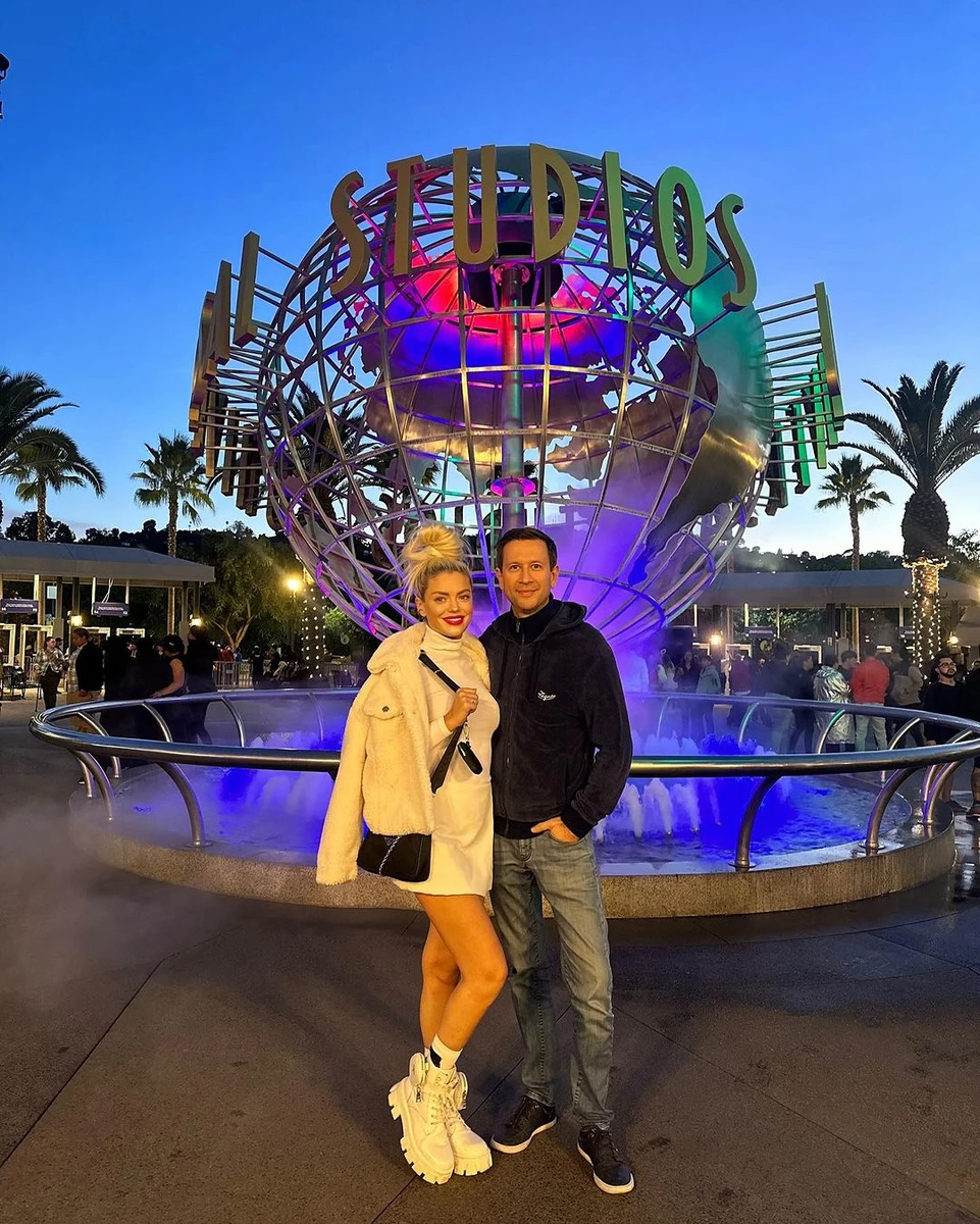 Дмитро Ступка на фото зі своєю дівчиною