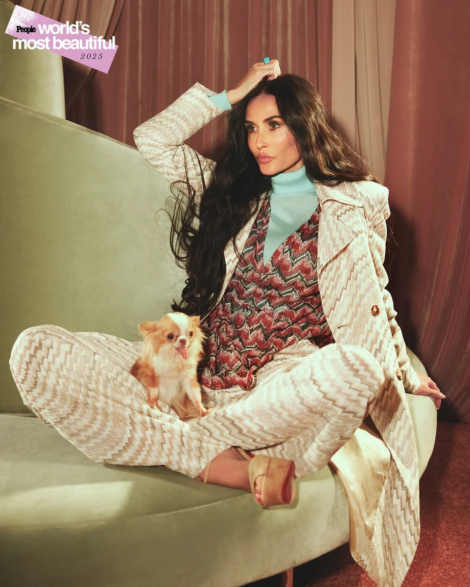 Демі Мур попозувала для журналу зі своїм песиком