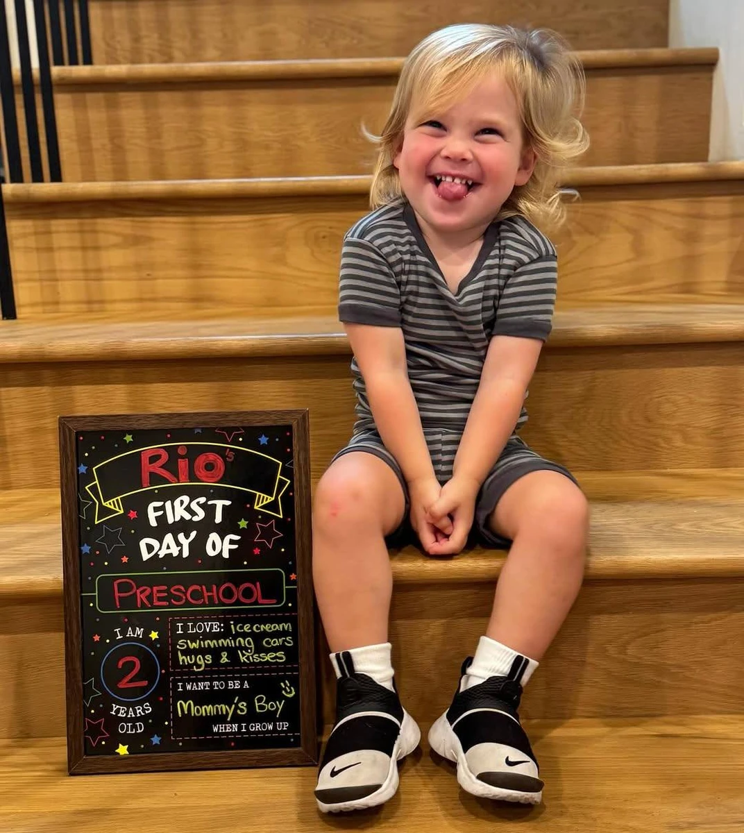 Схоже, хтось радий, що пішов у дитсадочок