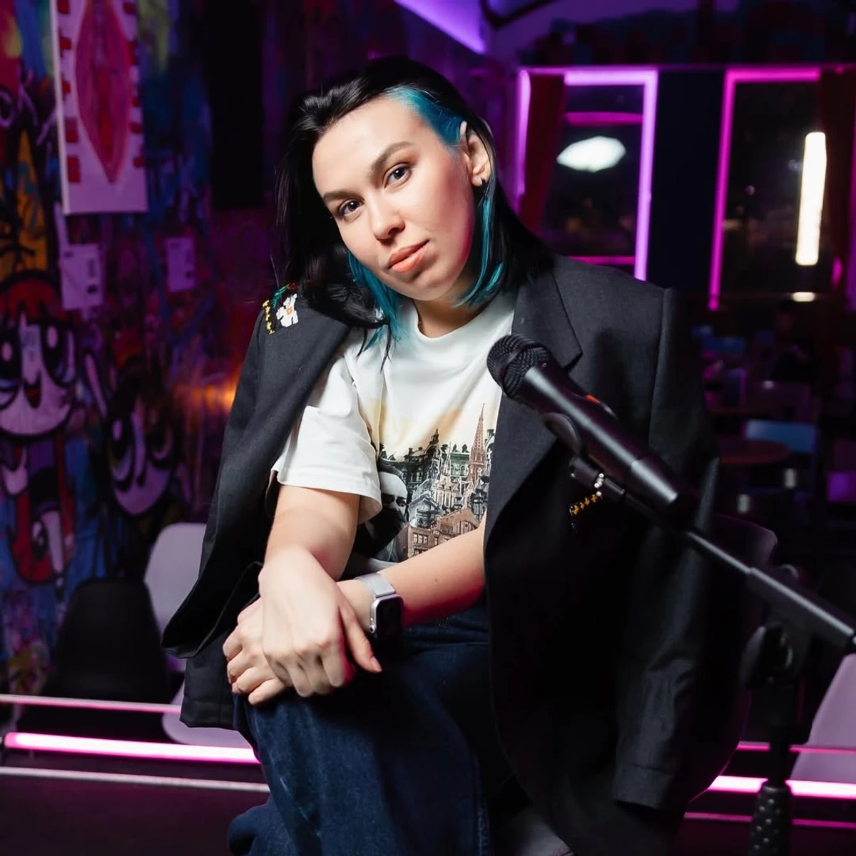 Настя Зухвала позує у піджаку