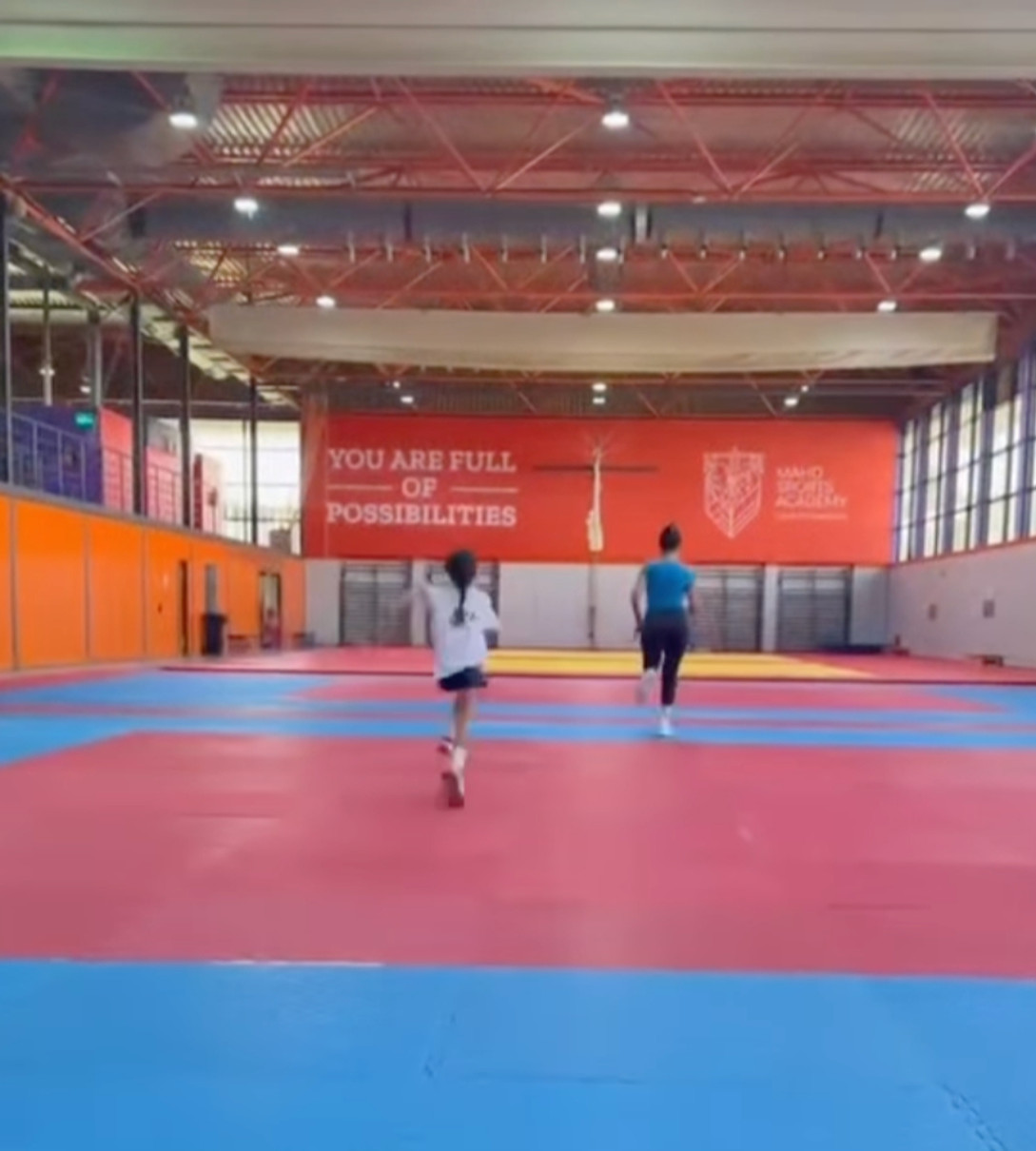 Наречена Роналду з дочкою влаштувала перегони в залі