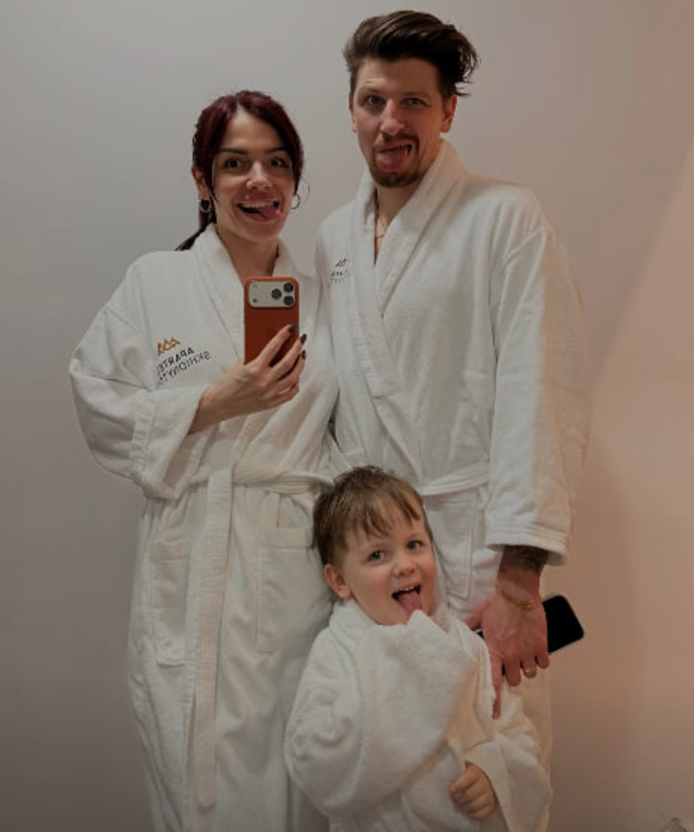 MamaRika з чоловіком та сином на селфі