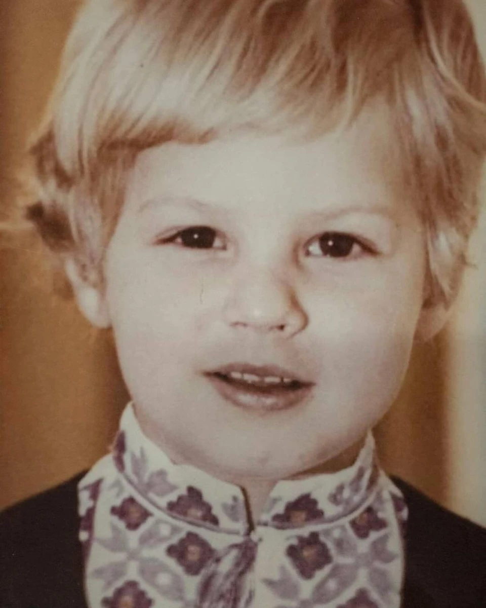 Маленький Андрійко любив носити вишиванку