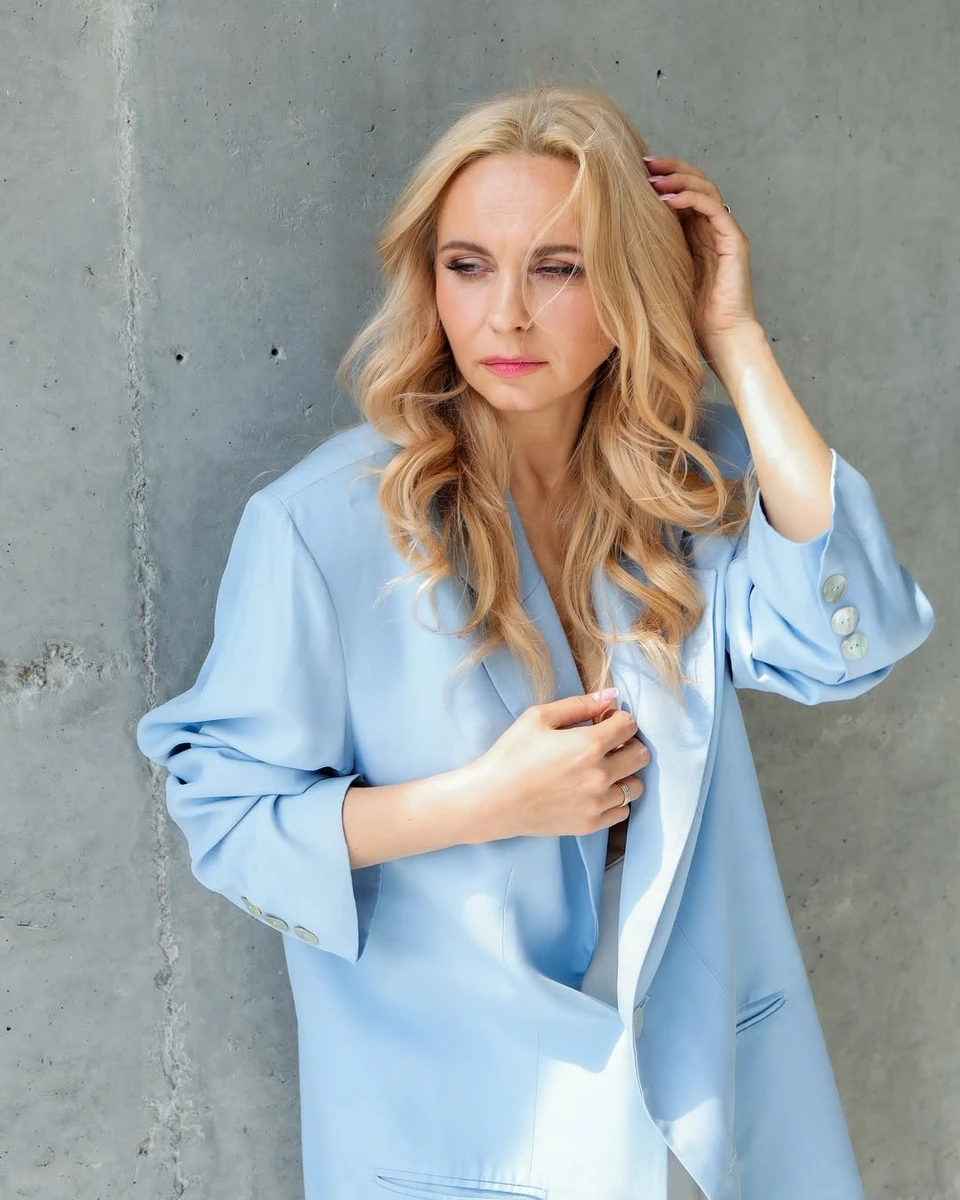 Лілія Ребрик у піджаку попозувала для фото