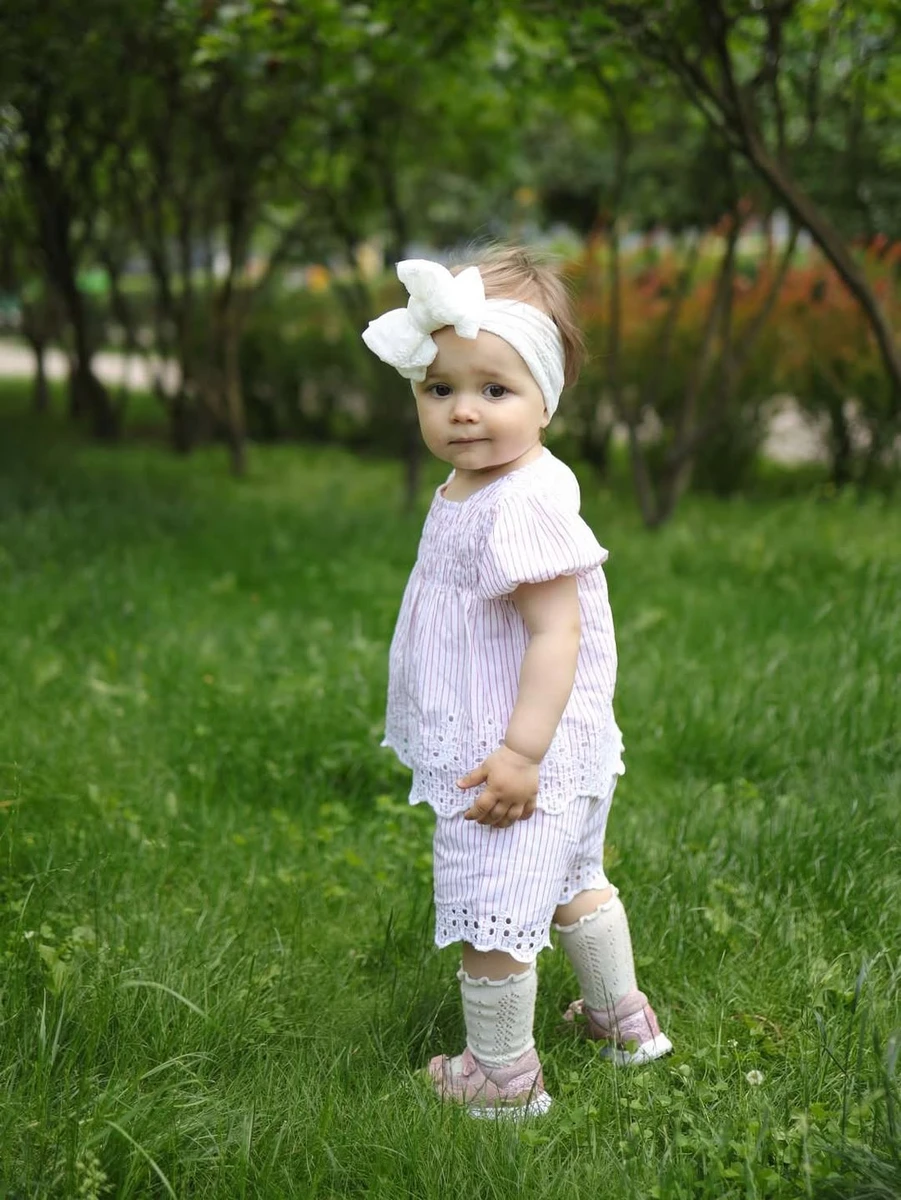 Молодша донька Лілії Ребрик позує для фото