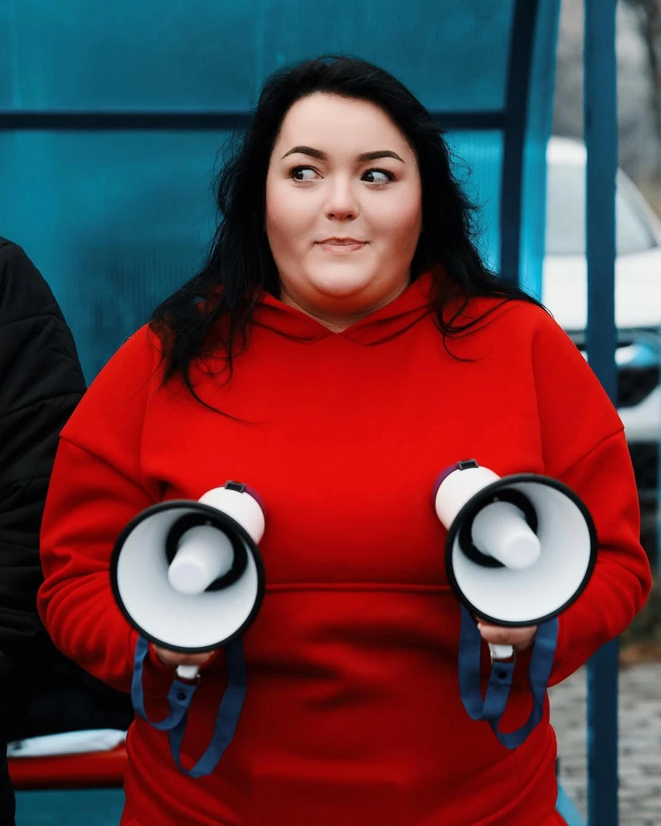 Настя Ткаченко з гучномовцями