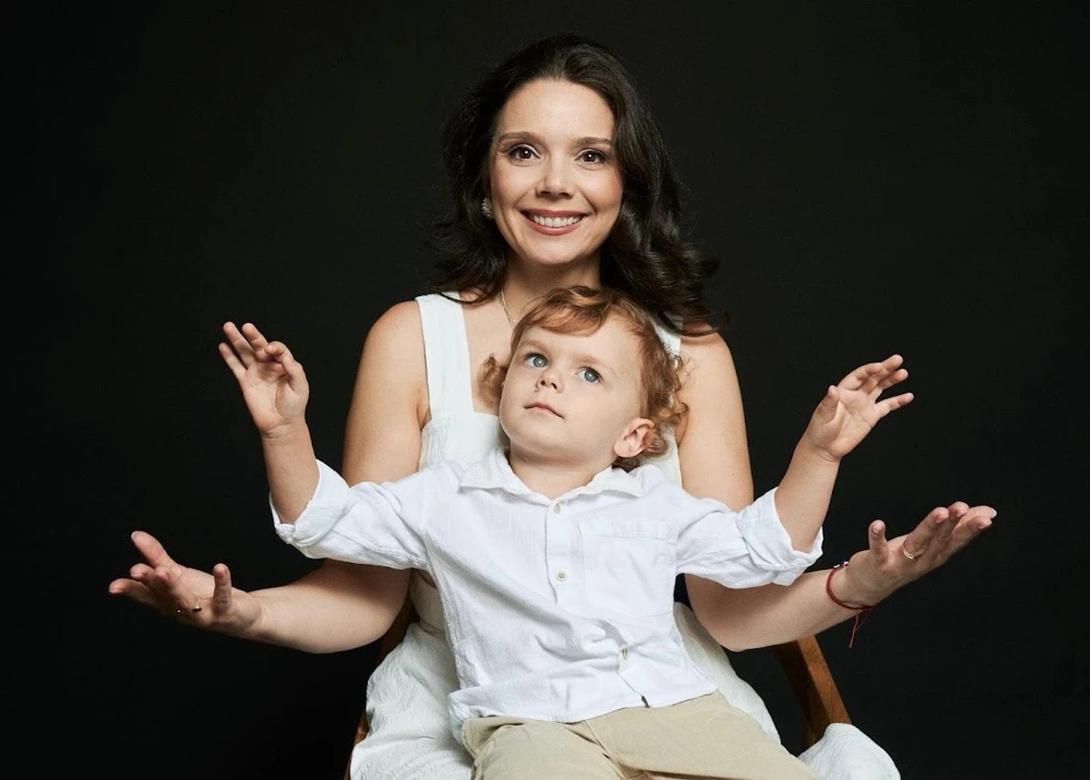 Дружина Олега Сенцова і син