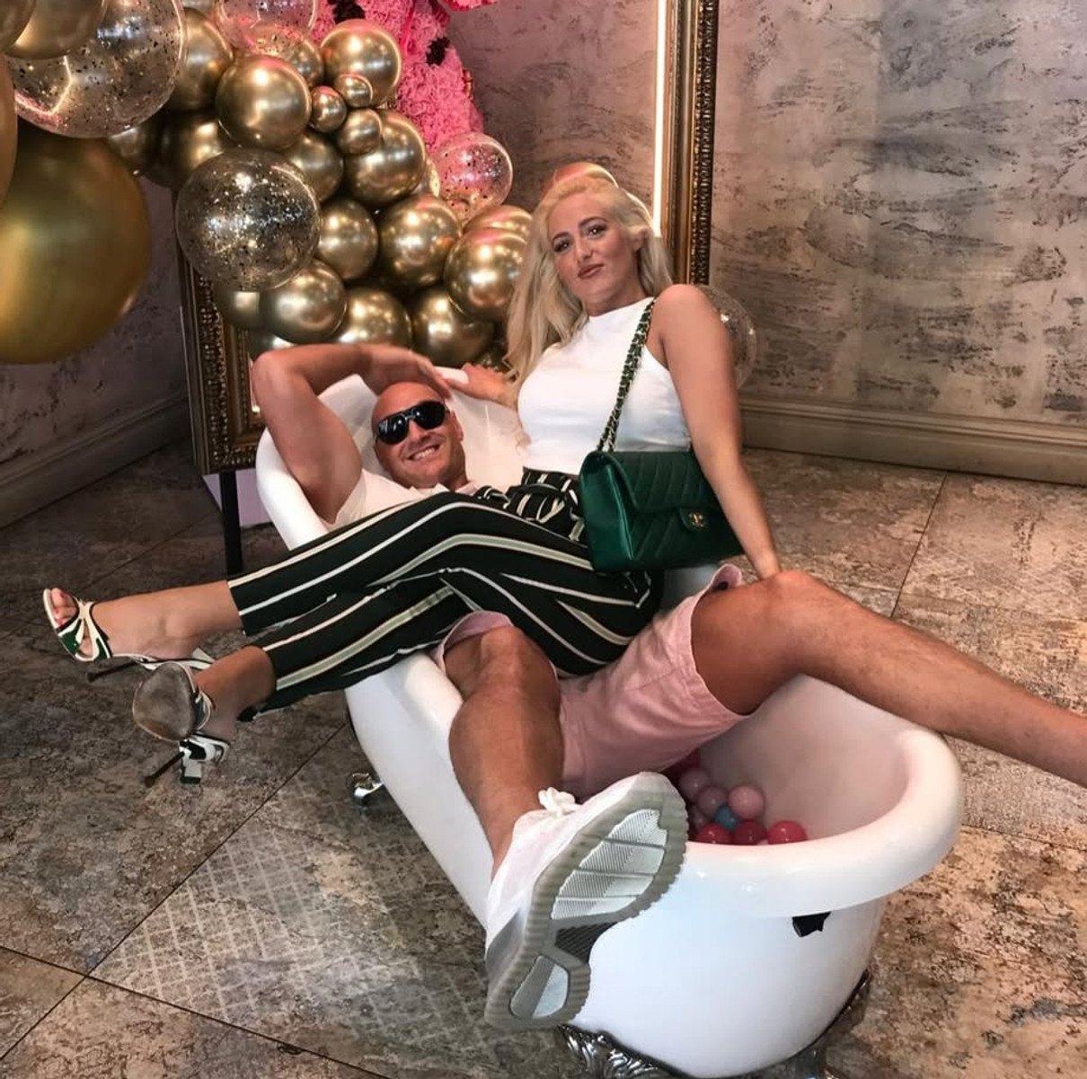 Тайсон Ф'юрі з дружиною зазнімкувався у ванні