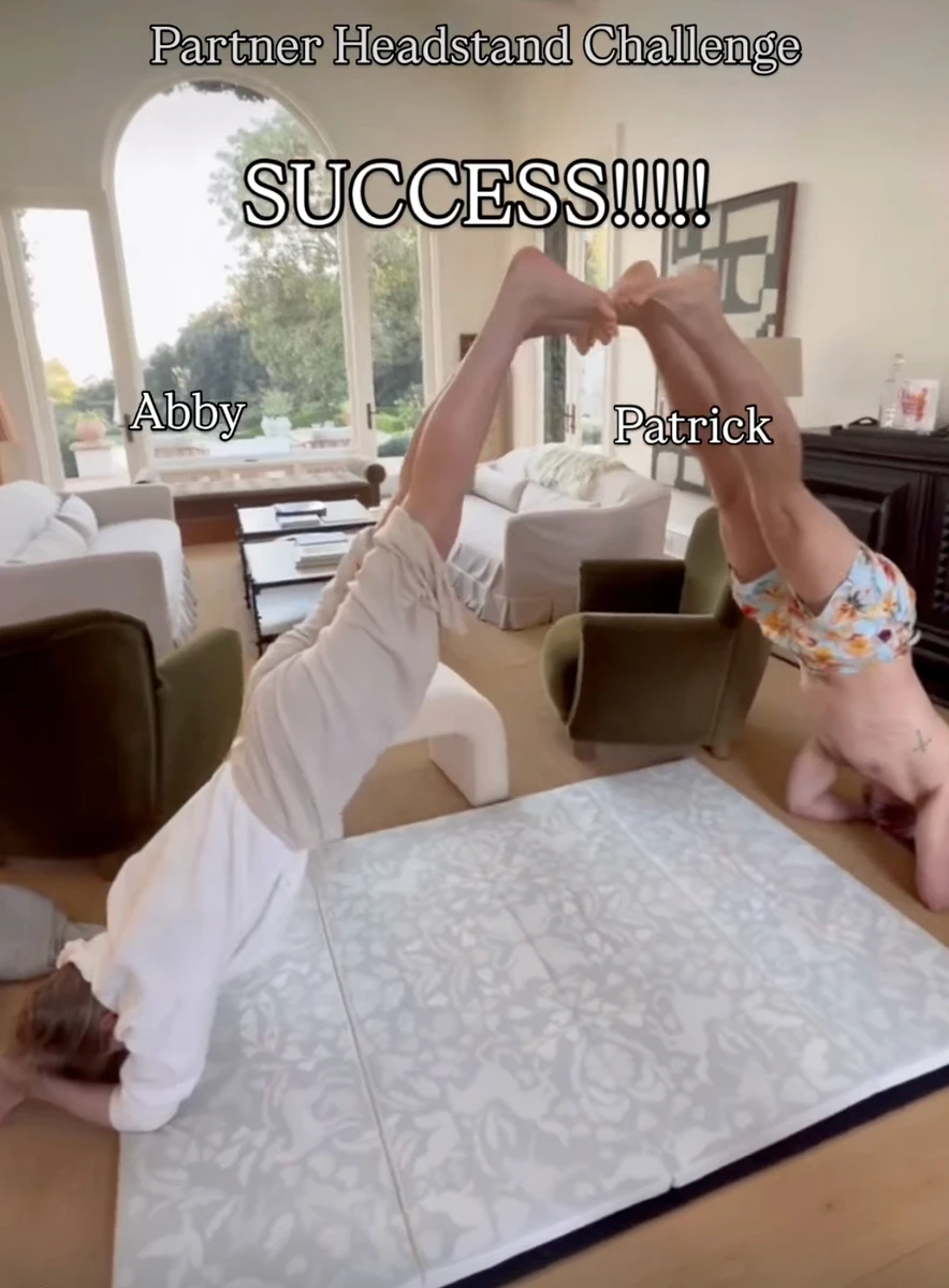 Син і невістка Шварценеггера стали у стійку на голові для пари