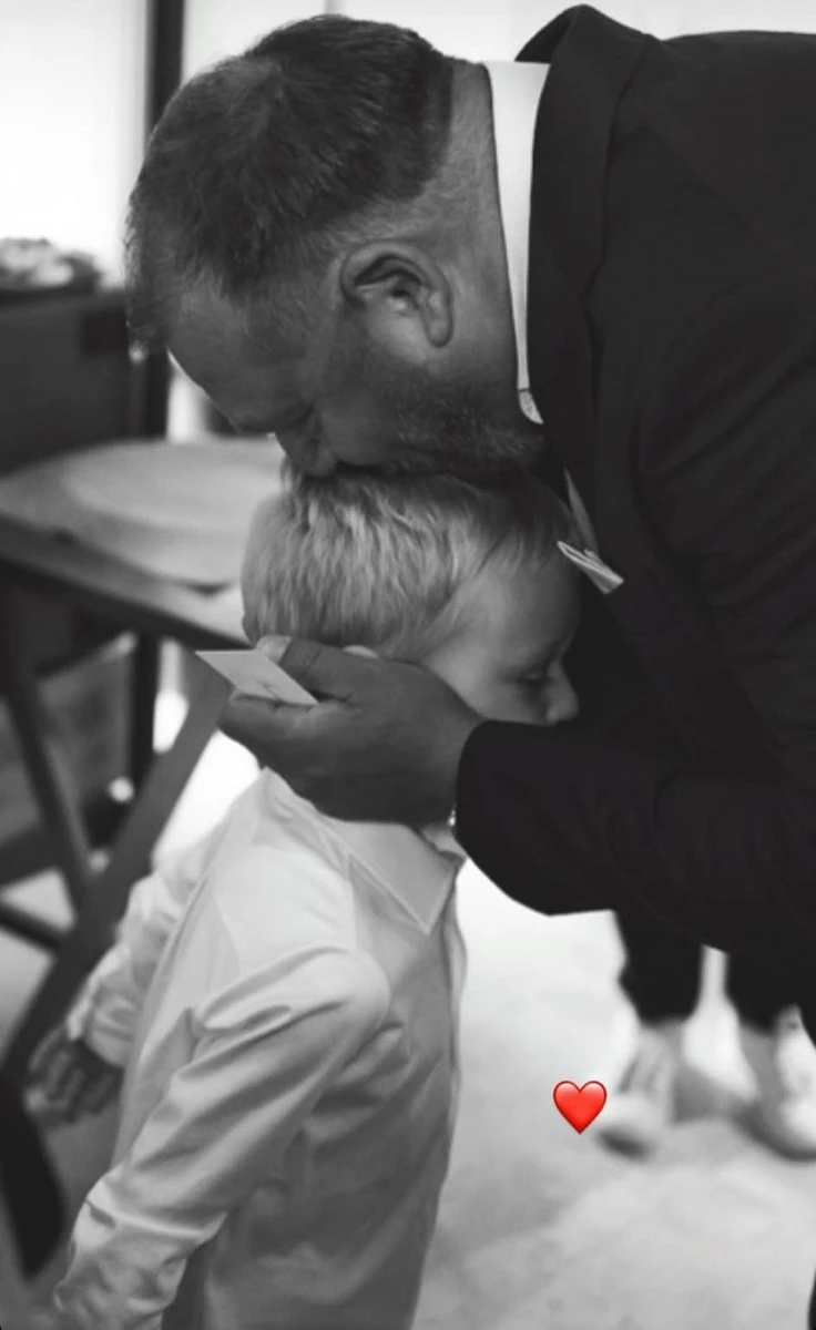 Добкін цілує свого онука Марка 