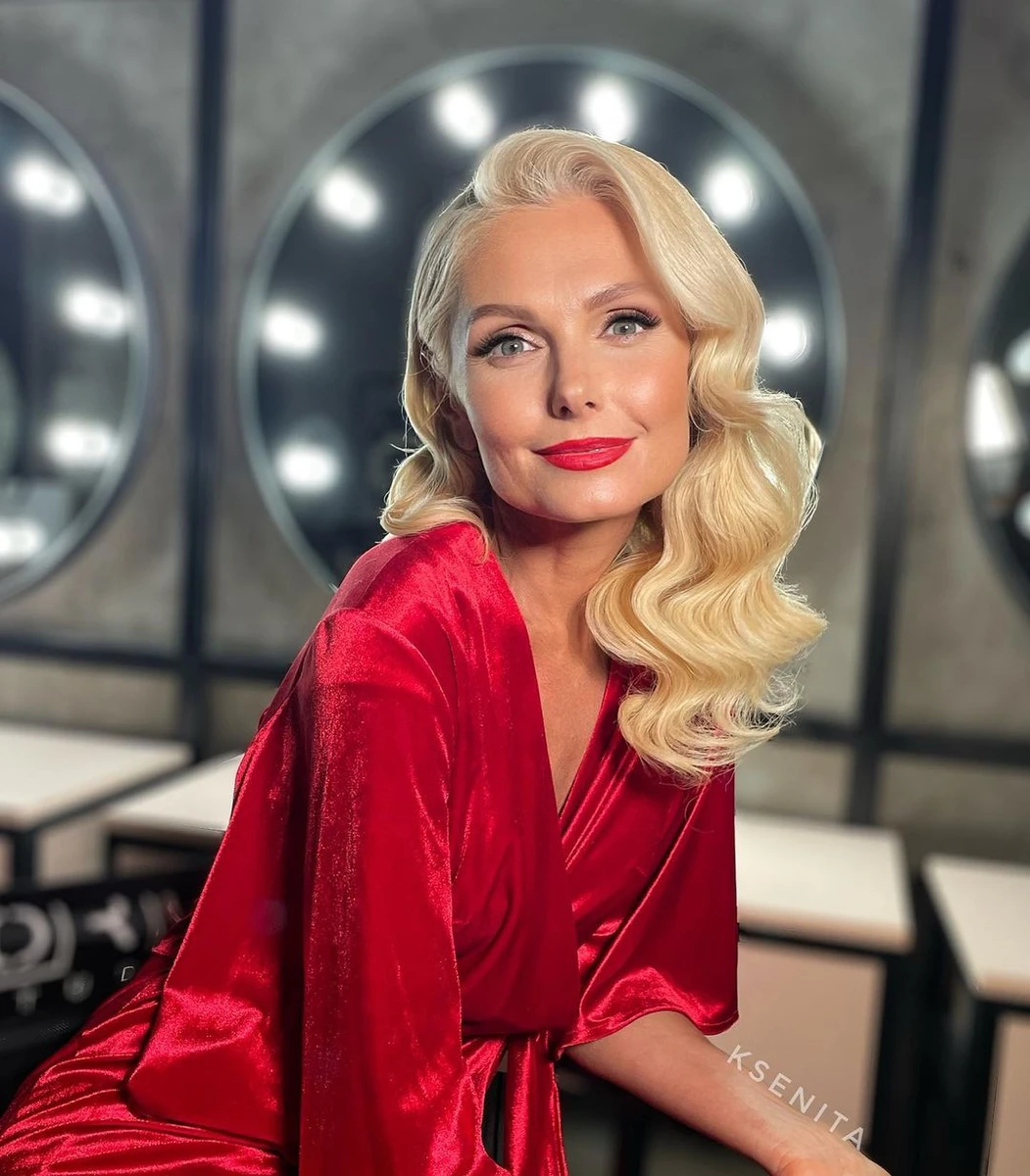 Україна стала дуже розвинутою в модній галузі, і на нашому ринку стало багато роботи. І молодь може реалізовуватися тут максимально. І візажисти, і фотографи, і моделі. Раніше, звісно, такого не було. Моделей було багато, а роботи мало. І я тоді дівчатам казала, що варто мати якусь основну роботу, професію. А модель - як хобі. А зараз - це вже справжня робота.