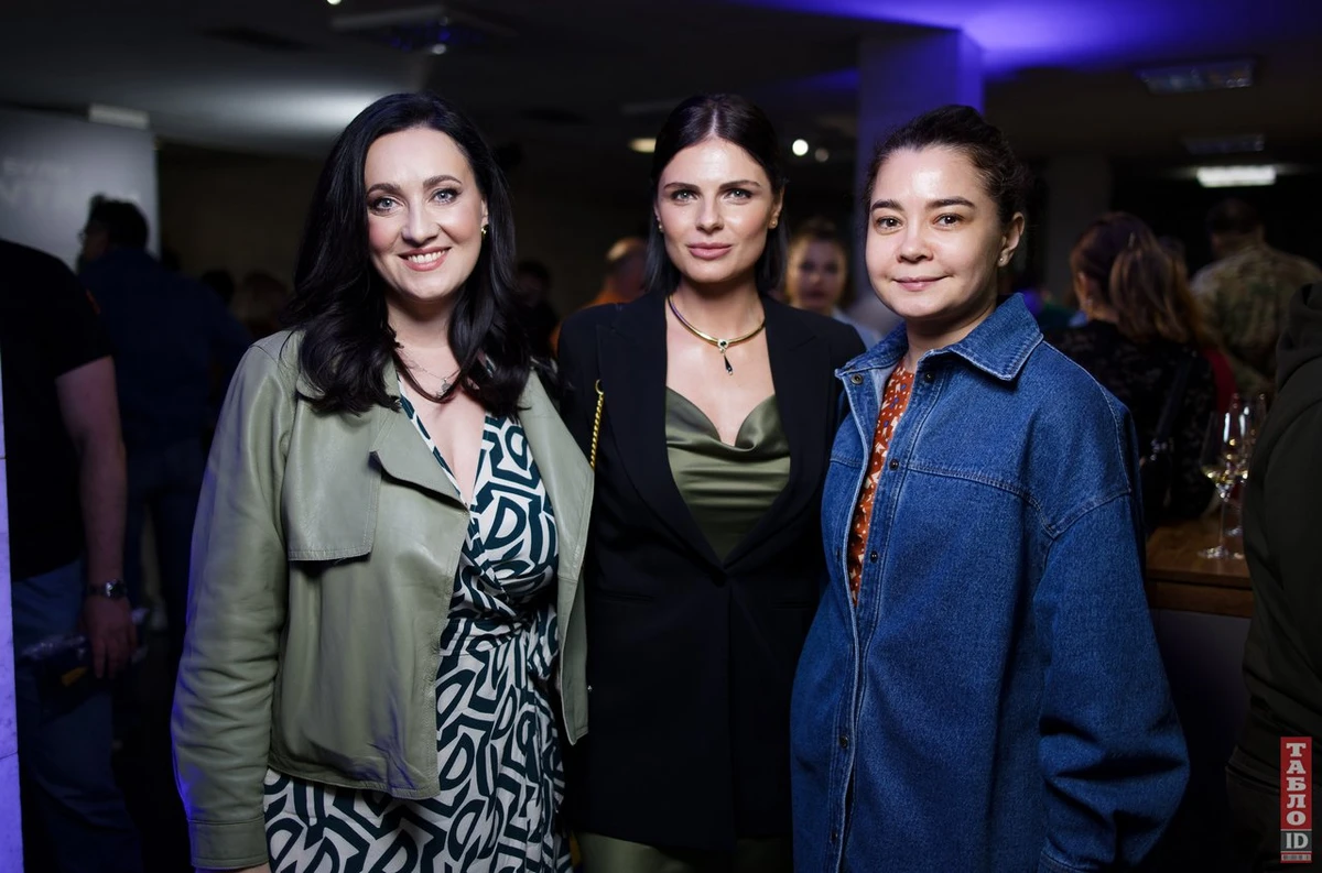 Телеведуча Соломія Вітвіцька, Христина Бондаренко і головна редакторка Української правди Севгіль Мусаєва 