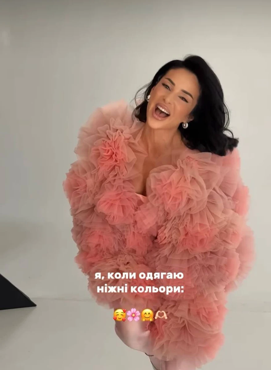 Огнєвіч у персиковій накидці