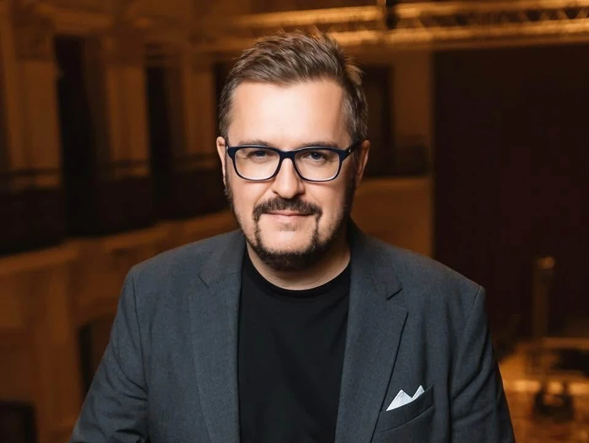 Хто його обраниця, виконавець поки не розповідає