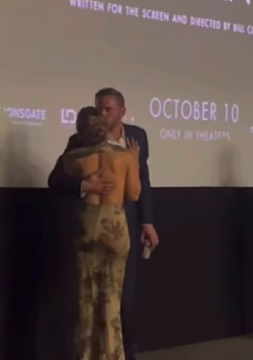 Дженніфер Лопес і Бен Аффлек ніжно пообіймалися на кінопрем'єрі