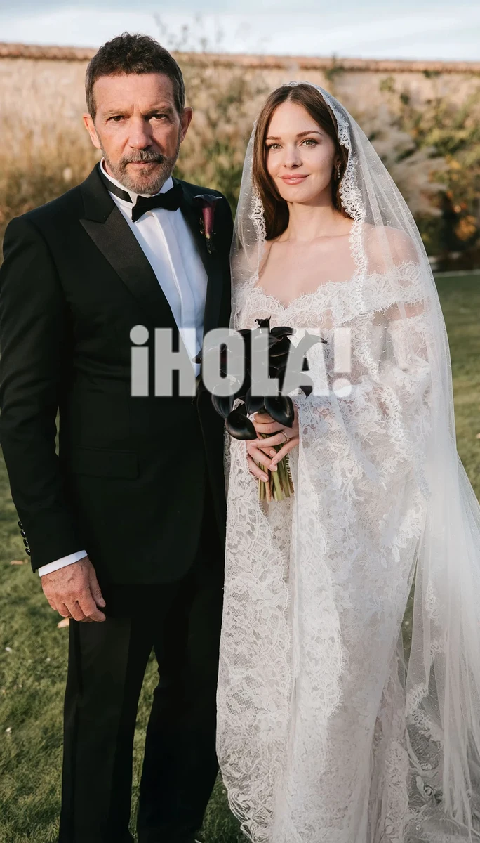 Донька Бандераса у мереживі попозувала біля зіркового тата на своєму весіллі