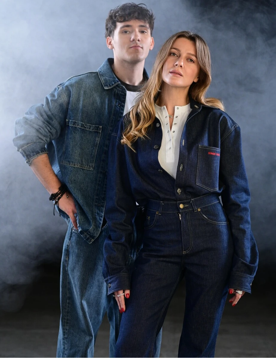 KOLA та YAKTAK у спільному кліпі попозували у денімі серед диму