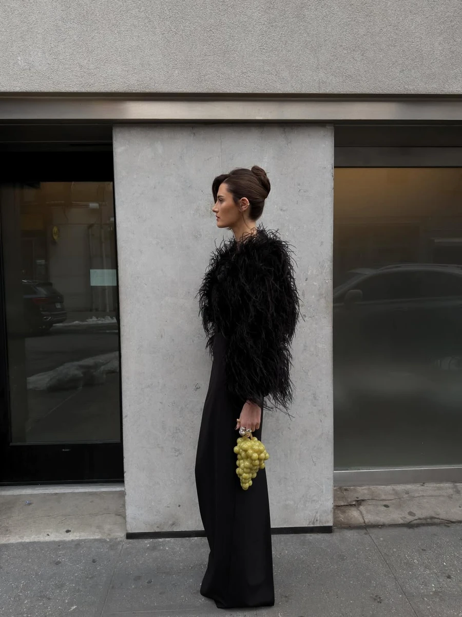 Образ з незвичайною сумкою