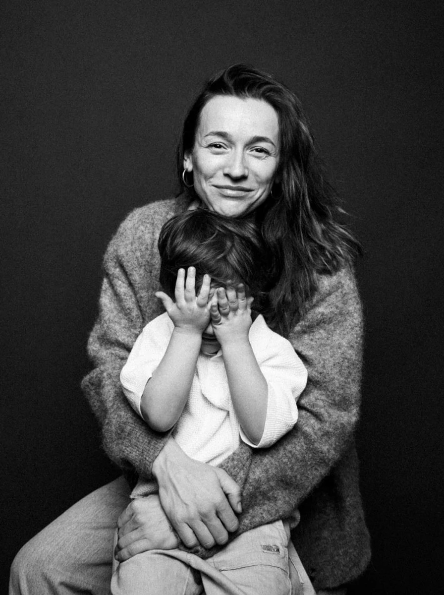 Настя Коротка пообіймала сина на милих фото