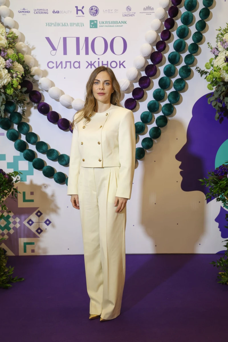 Олена Сотник