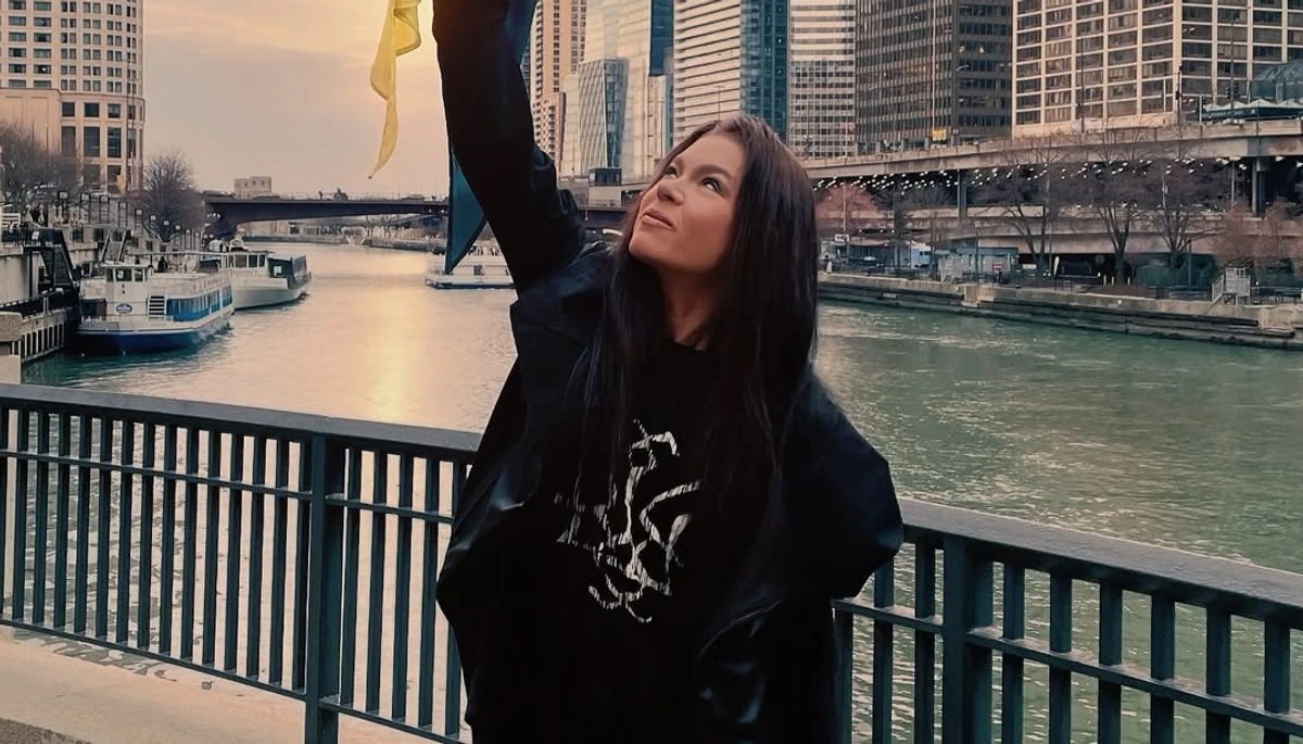 Руслана позує для фото