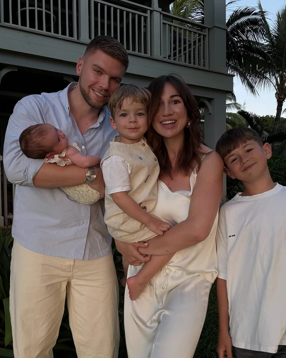 Таня Пренткович попозувала з дітьми і коханим у ніжних образах