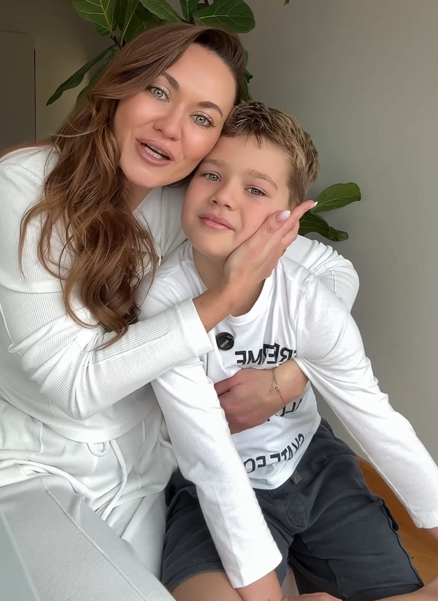 Анна Саліванчук замилувала обіймами з сином на його 10-річчя