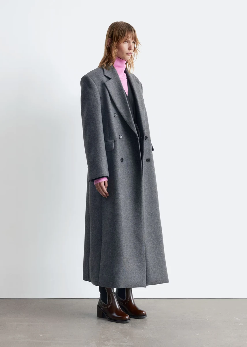 Довге сіре пальто