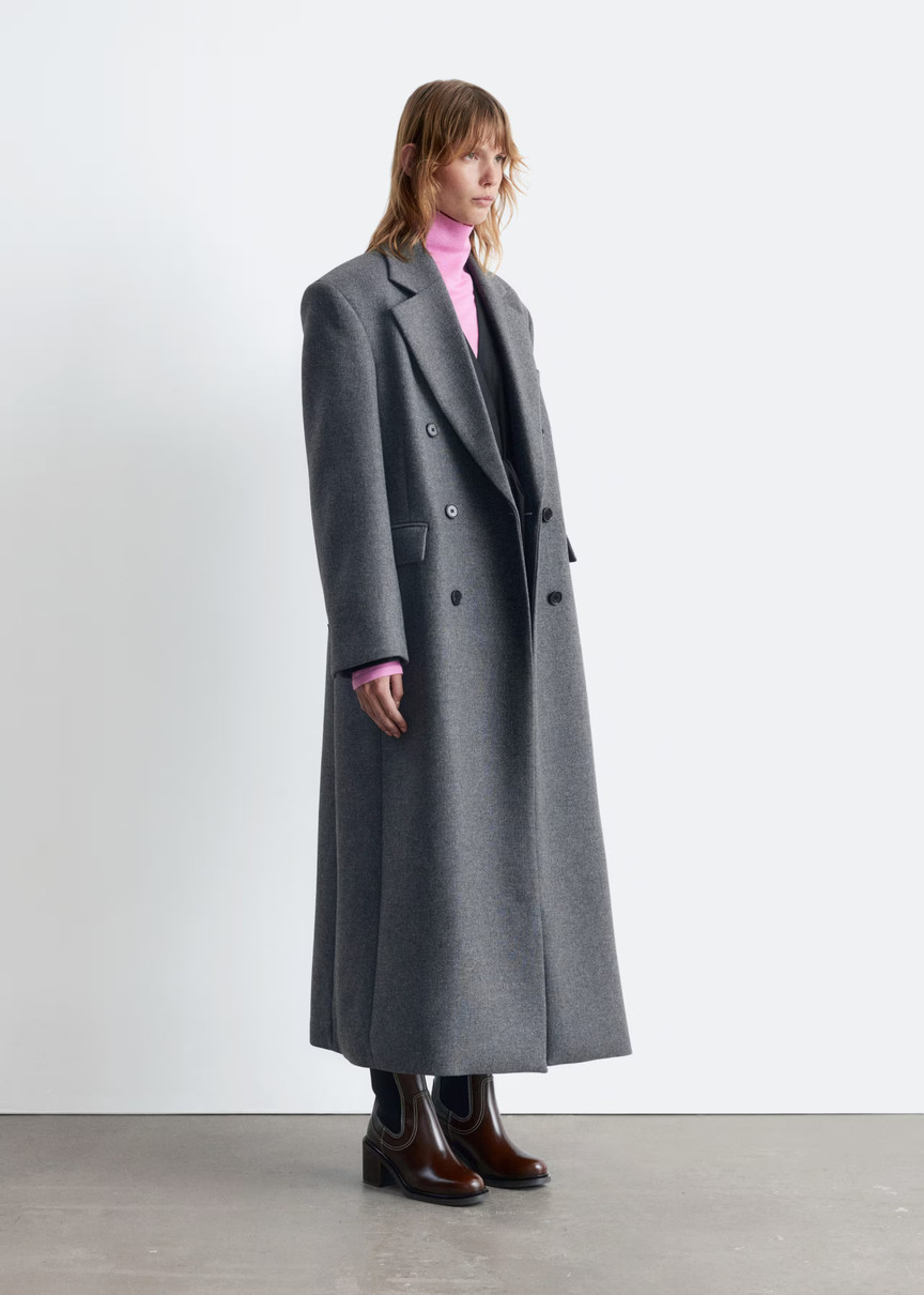 Довге сіре пальто