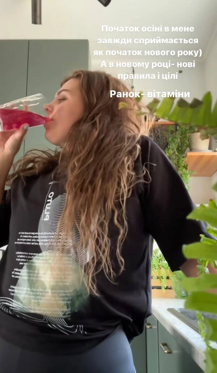 Судячи з рідини в такані і її кольору, співачка налаштована серйозно