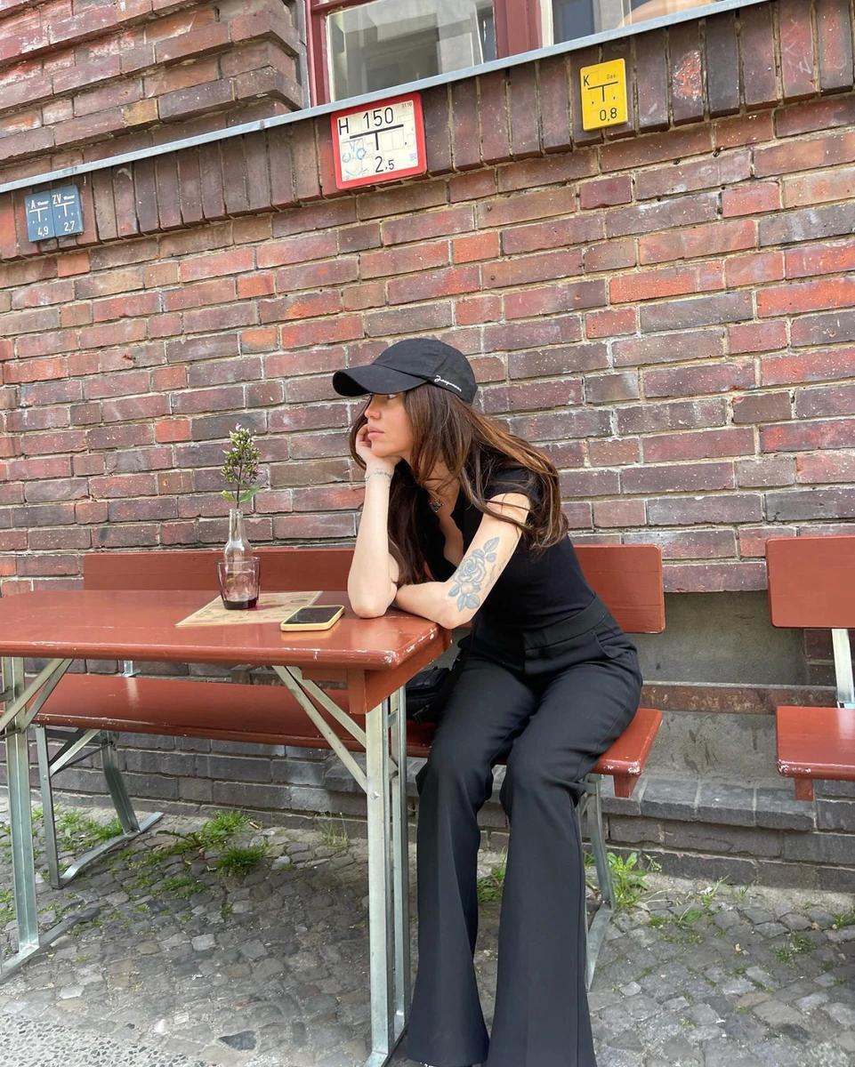 Хто сказав, що тотал-луки не можна скласти з кепками?