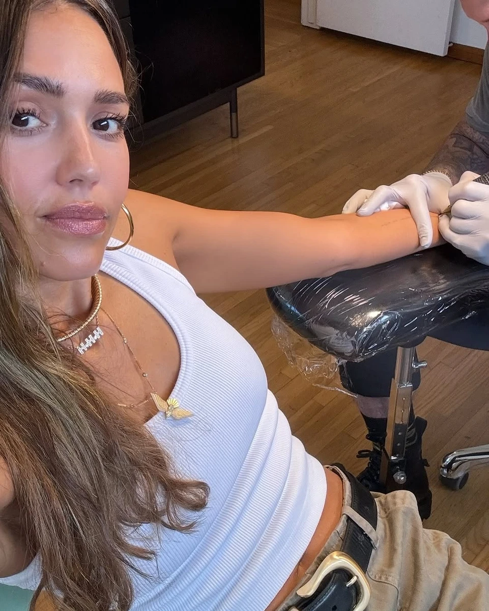 Джессіка Альба зробила татуювання після розлучення