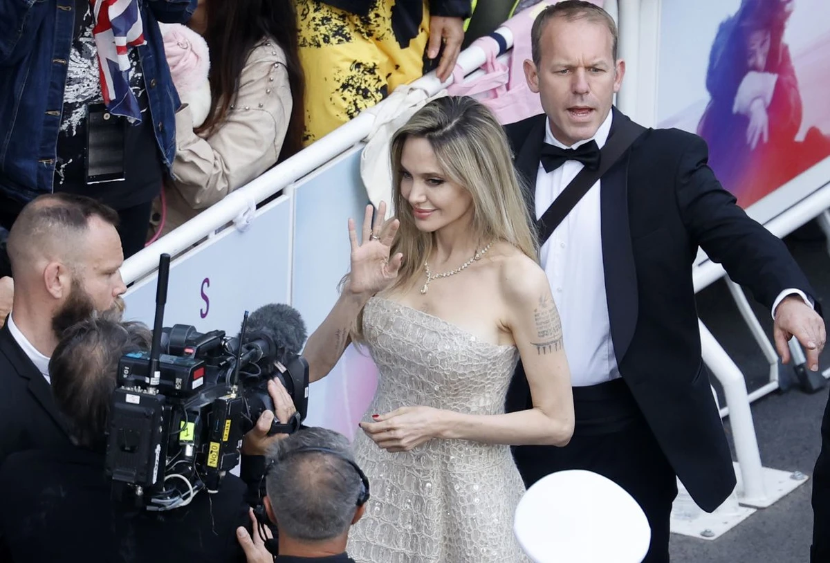 Анджеліна Джолі та її охоронець