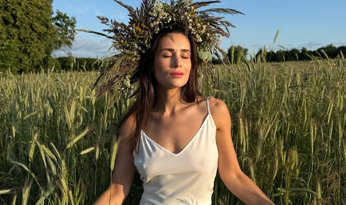 Катерина Філатова наробила фото у полі