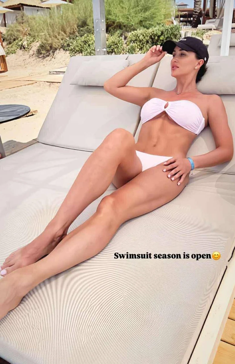 Різатдінова в купальнику