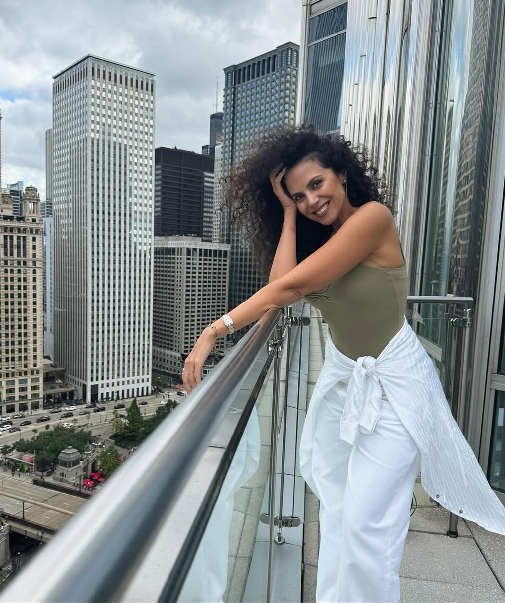 Каменских у топі на тлі хмарочосів