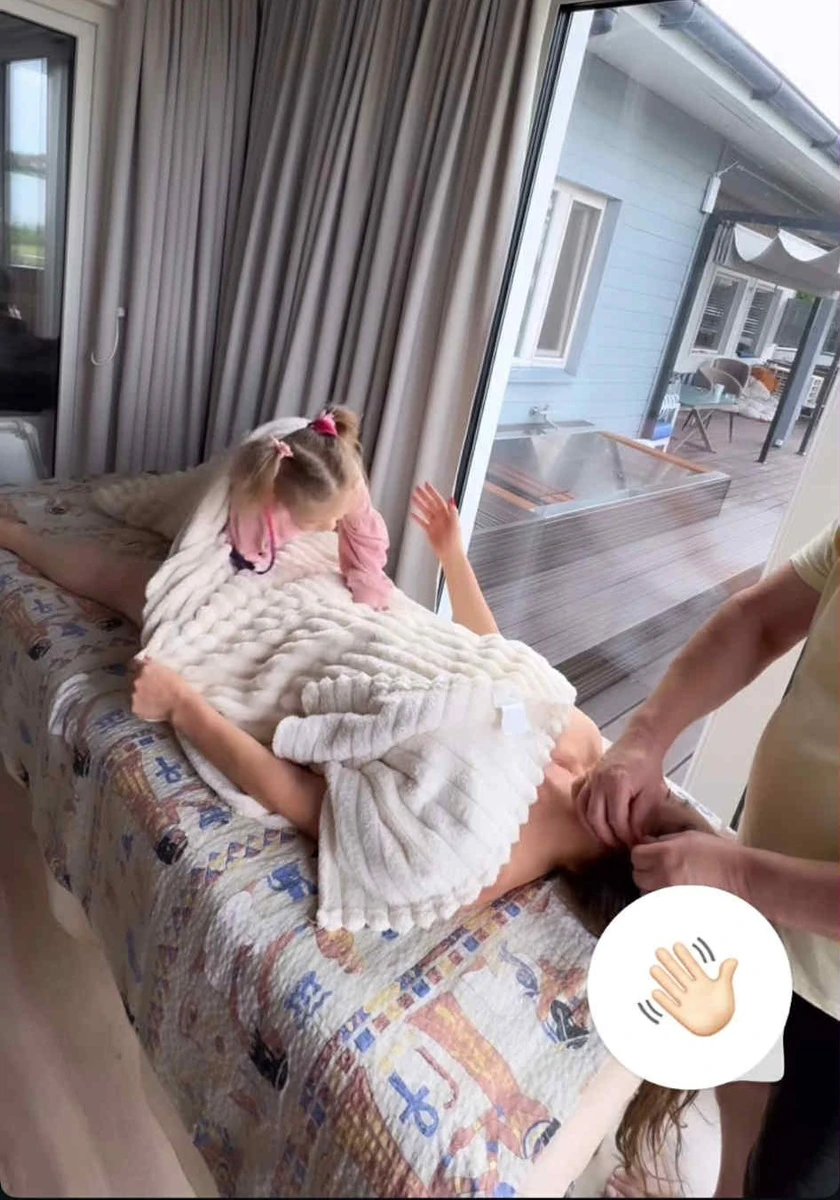 Чомусь 5-річна дівчинка була не в садочку 