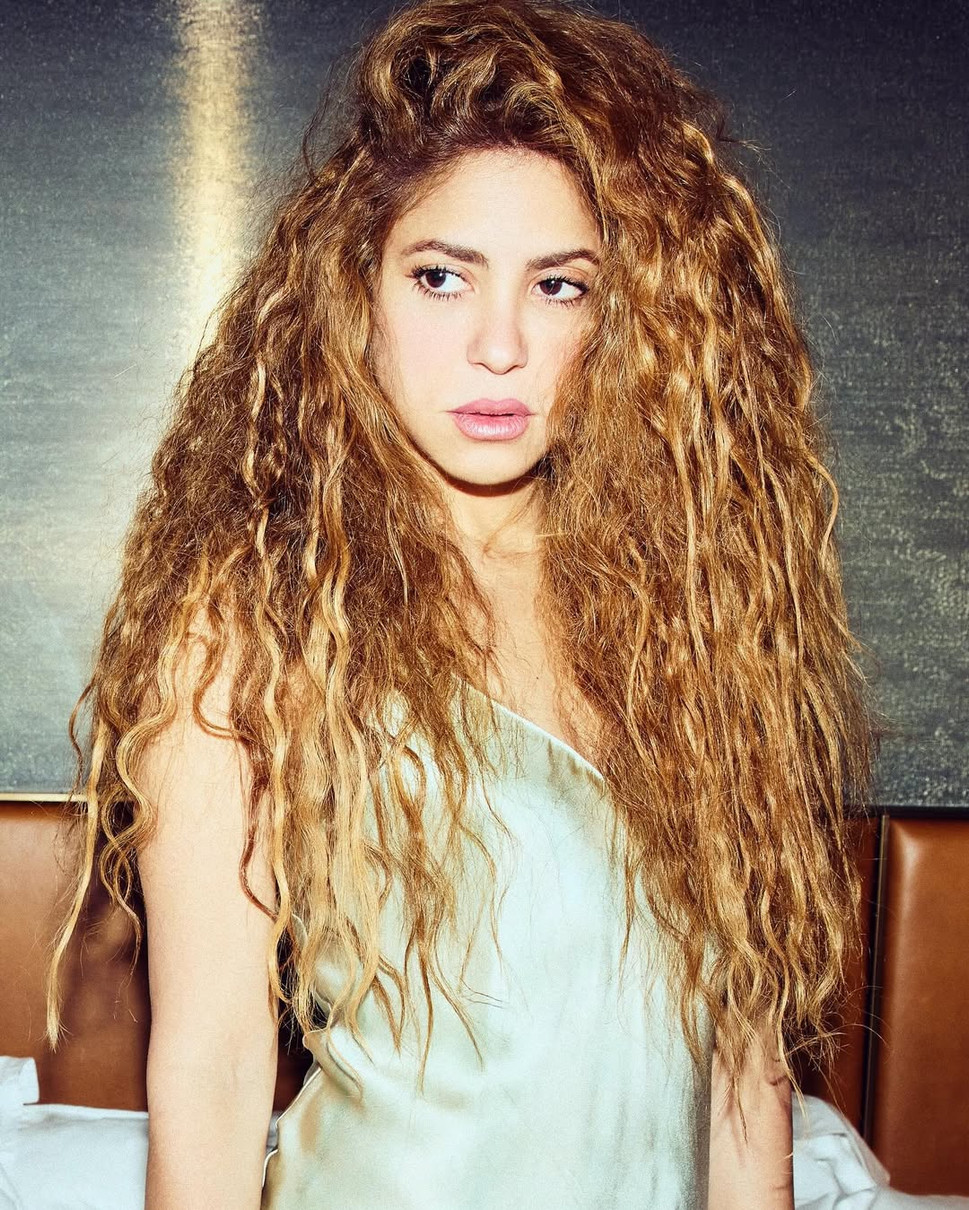 Шакіра з ефектними кучерями знялася для обкладинки відомого глянцю