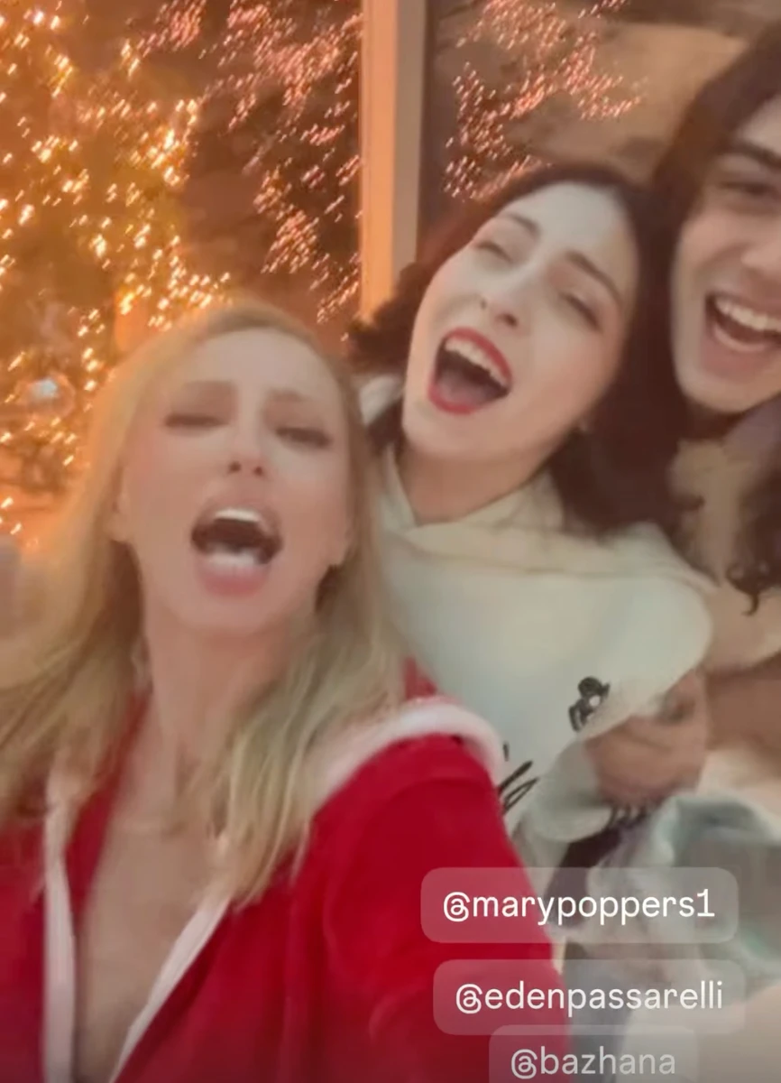 Оля Полякова показала святкування нового року з дочкою і зятем