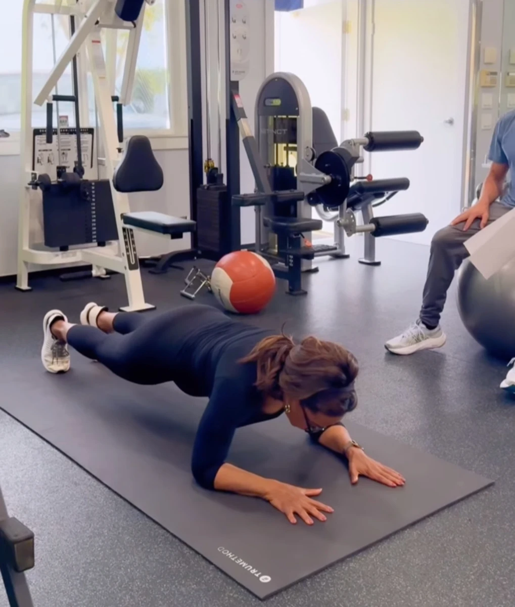 Опра Вінфрі постояла у планці понад хвилину