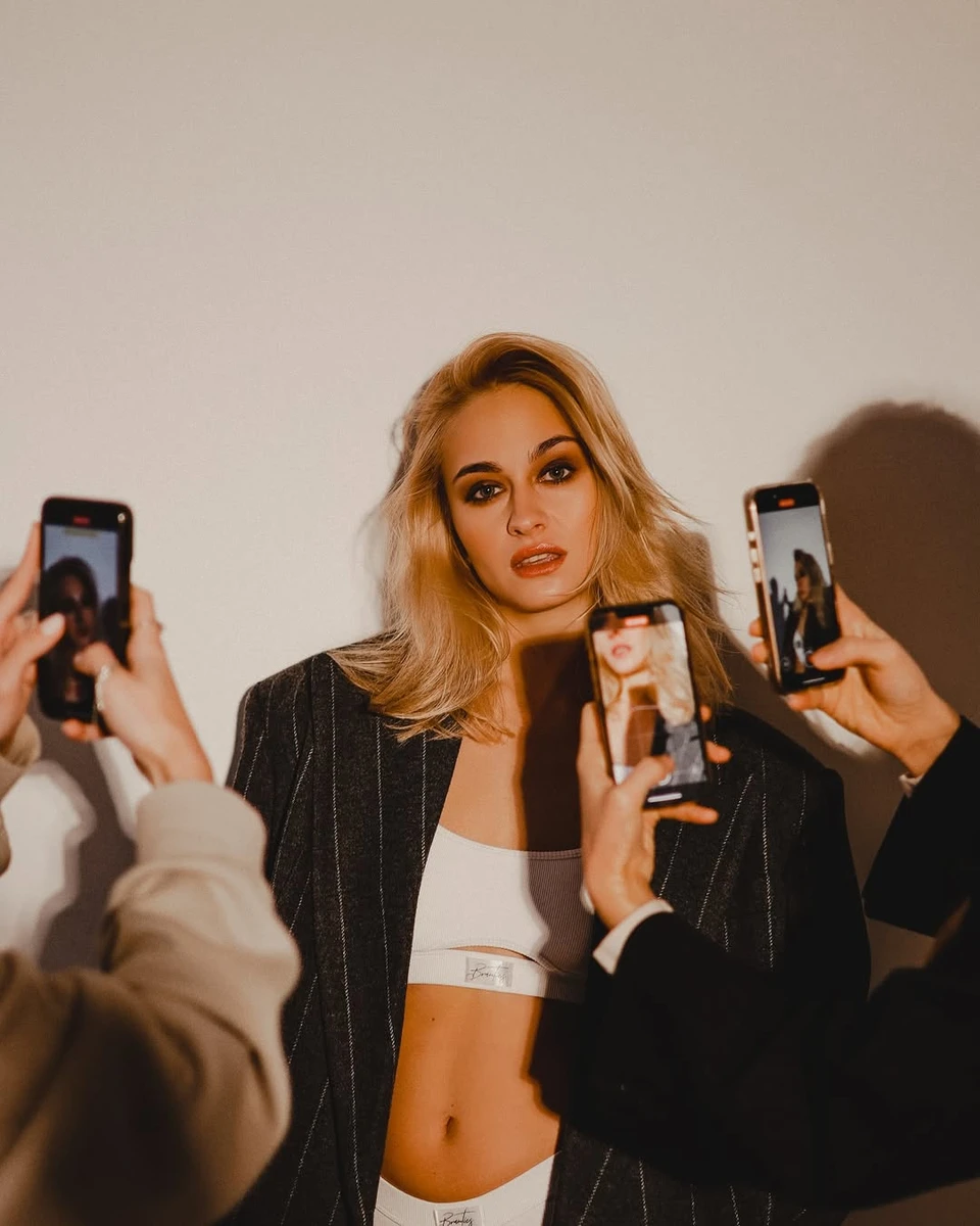 Настя Цимбалару наробила нових фото