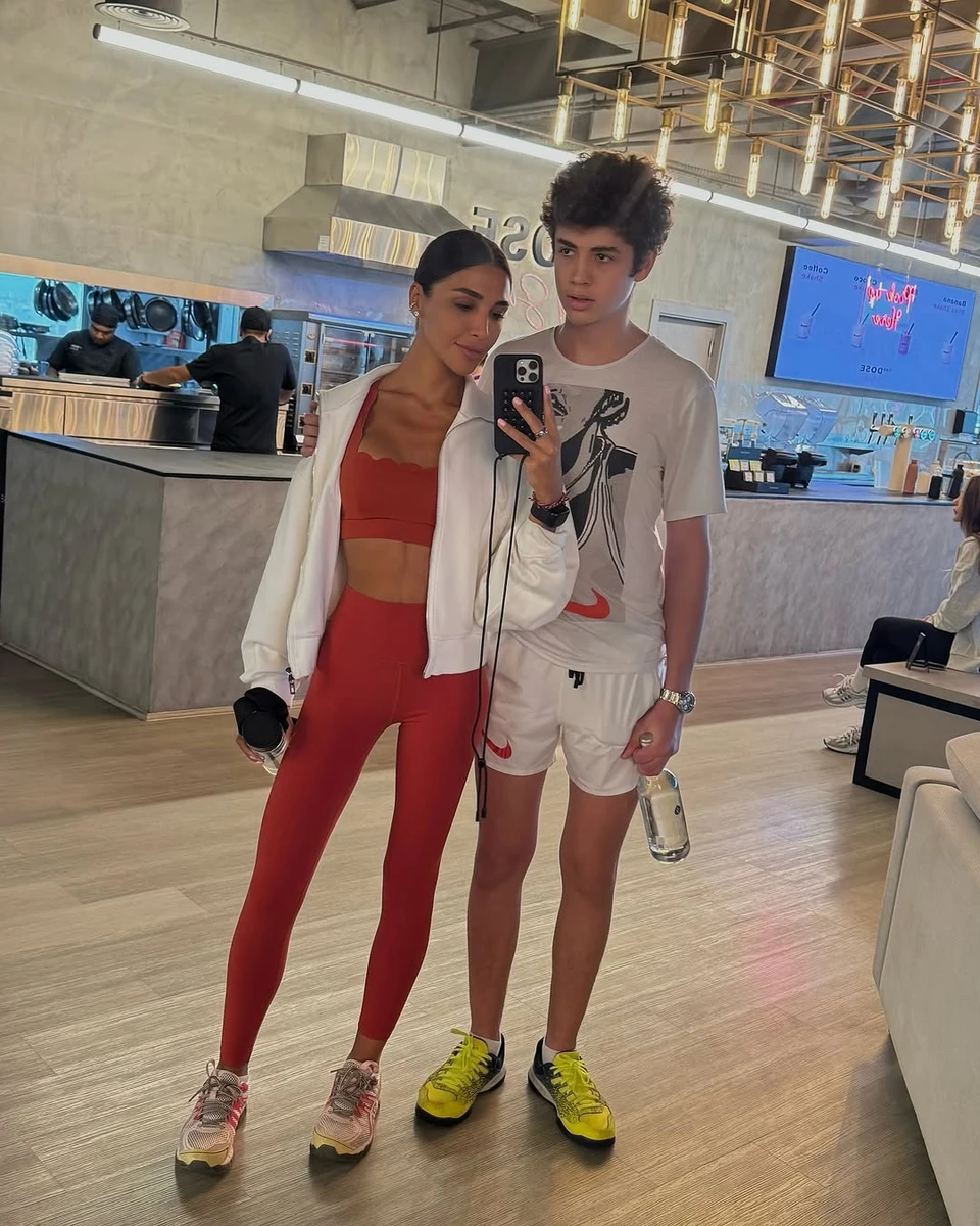 Санта Дімопулос з сином сходила на тренування в Дубаї