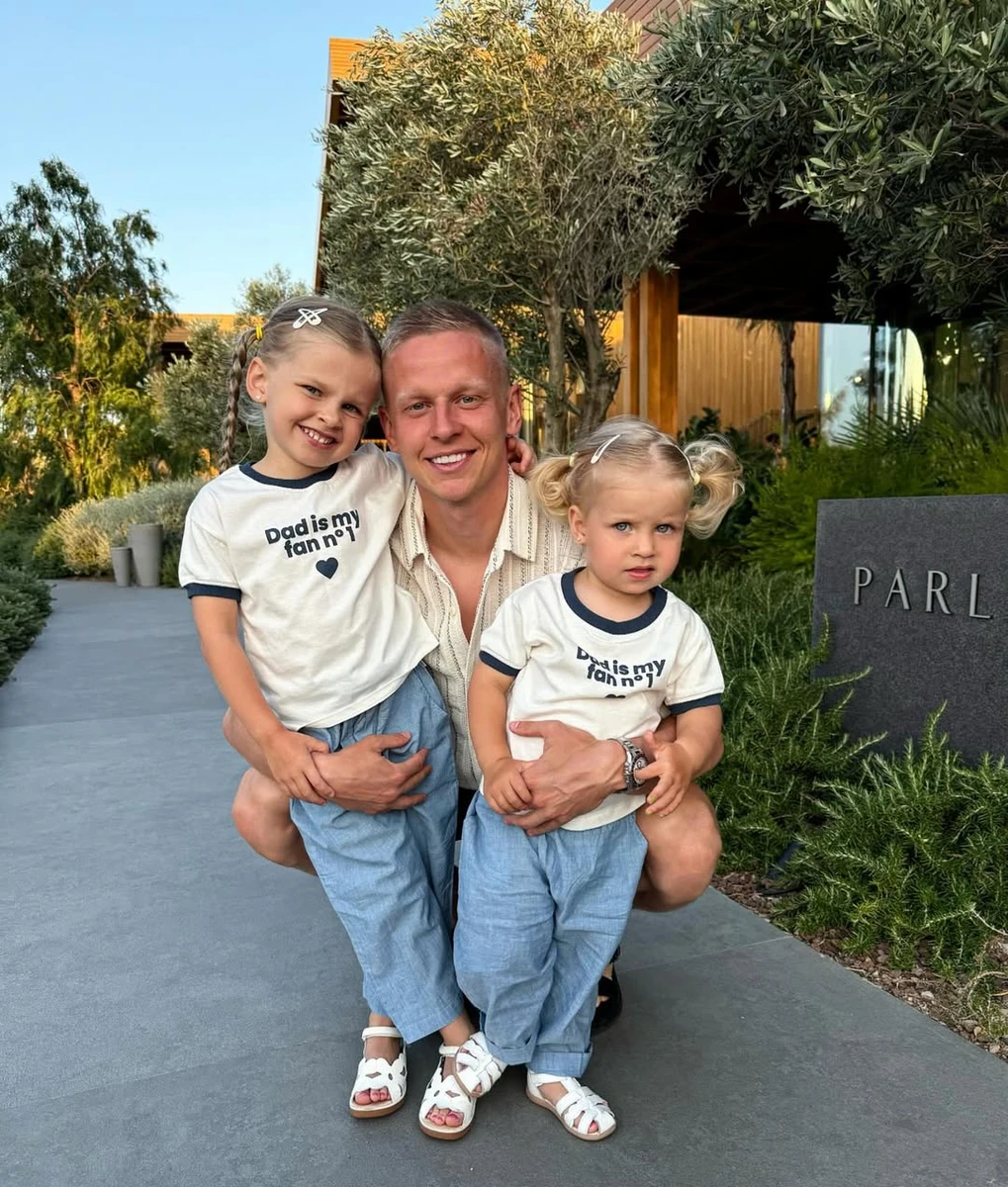 Олександр Зінченко замилував обіймами з двома дочками