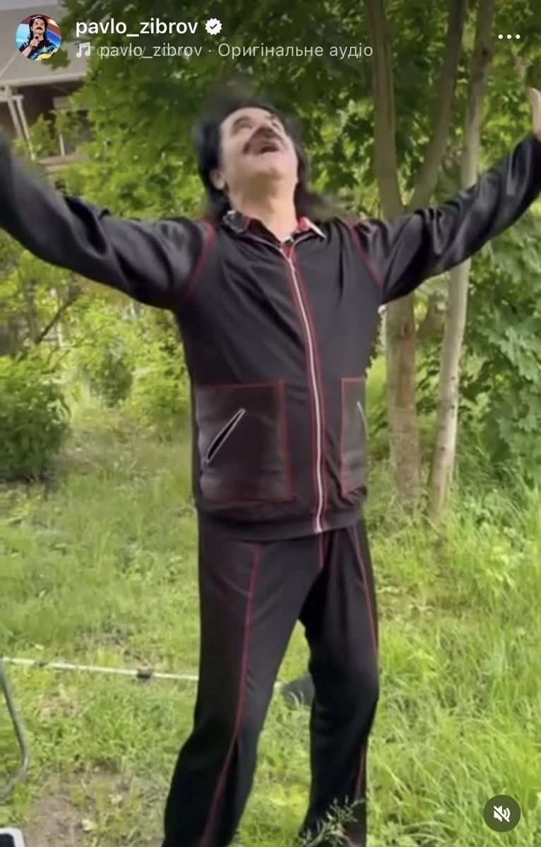 Артист влаштував для риб справжнє театральне дійство 